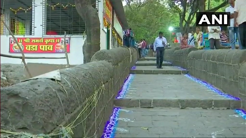 ANI's tweet photo. Electricity connection made accessible to Elephanta Island after 70 years of Independence; a 7.5 km long undersea cable brought electricity to three villages- Raj Bander, Mora Bander &amp; Shet Bander #Maharashtra https://t.co/95SfooC7PD