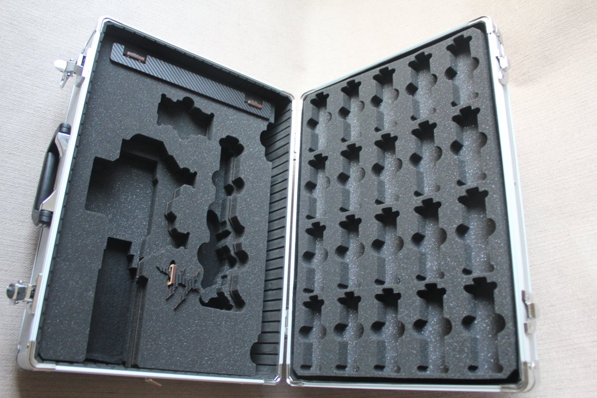 fukuoka_iiduka's tweet image. 今回紹介する　＃ｃｓｍダブル　収納ケースは製作史上一番悩まされたアイテムです分かる人には分かる！バックルをこの収納方式で収めるのは困難ですがどうすれば、かっこよく収納できるか？という事で出した答えがこの形です　＃仮面ライダー　＃dreambox製作　＃dreambox　＃ｃｓｍ　＃ｃｓｍｗ