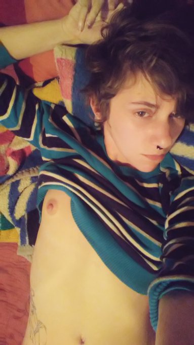 *Sleepy Boy* 😐 https://t.co/GahiPvIpih<a href="/tag/queer"class="tags"><span>#queer</span></a><a href="/tag/abdl"class="tags"><span>#abdl</span></a><a href="/tag/enby"class="tags"><span>#enby</span></a>