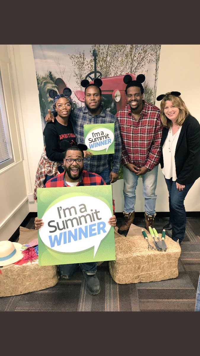 andykcharles's tweet photo. I think I need to have this framed! Couldn't have done it without my peers. Thank you @Burgy1118 @Mike_V_Lamb @Jreed2017 @gillpower_linda for everything #stacc #tvt #teamUS2018kickoff https://t.co/UHrkwdmtL2