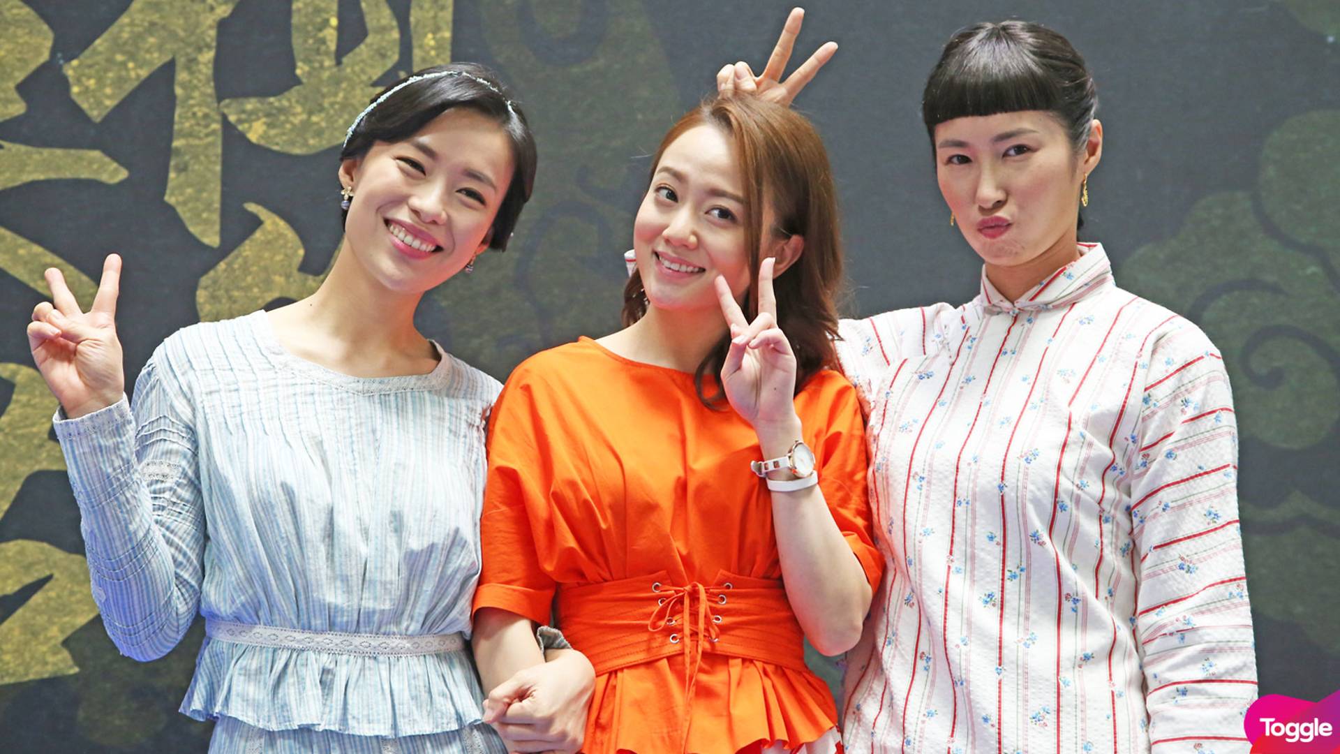 Toggle 中文版no Twitter 图集重温 祖先保佑2 主要演员会选择带什么物品到1918年 陈汉玮拍摄坚持不用替身 结果吃尽苦头 王爱玲不排斥全面复出 张耀栋曾与哪位艺人意见不合 Limrebecca 的发型需花两个小时完成 Paigechua 的刘海原来是假的 精彩