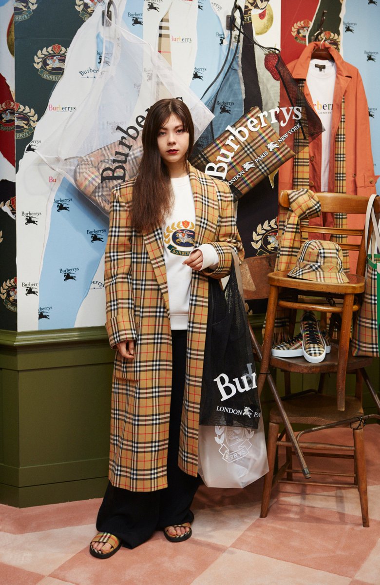 ট ইট র Burberry Japan バーバリー の 伊勢丹新宿店 ポップアップストア February カプセルコレクションに身を包んだマドモアゼル ユリアさん 吉田沙世さん エモン久瑠美さんといった豪華ゲストが顔を揃えました 今月27日まで開催中 T Co