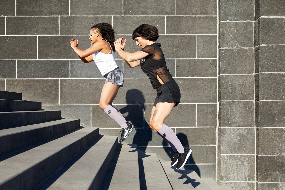 CEPSportsUK's tweet image. JUMP into the weekend! 
Our new CEP Pastel Compression Socks support your dynamic movements to give you a secure and powerful feeling when you train.
Available in 'Plank Purple', 'Crunch Coral' and 'Burpee Blue': ow.ly/2xHE30iujqq 
#EverybodyRuns #truecompression