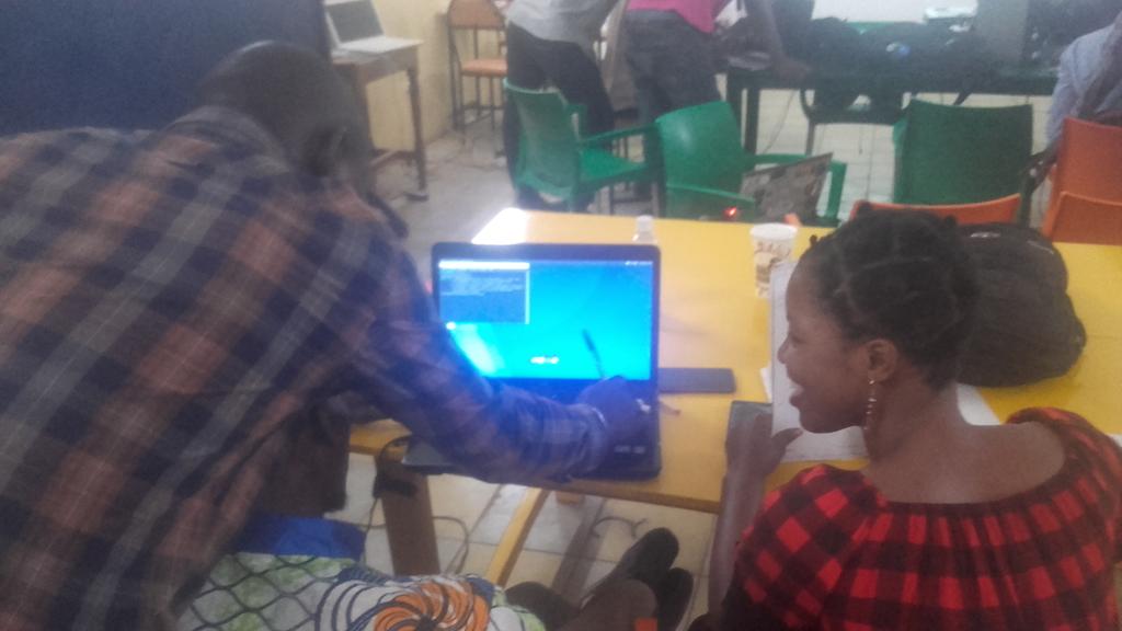 EmmanuelBama's tweet photo. Heureux de bosser cette nuit avec mes eleves Ingénieurs de Reseaux #Telecom sur l'admin des Systèmes #GNU #Linux
#ESCT #PoleTech https://t.co/PwqFDhEdKO