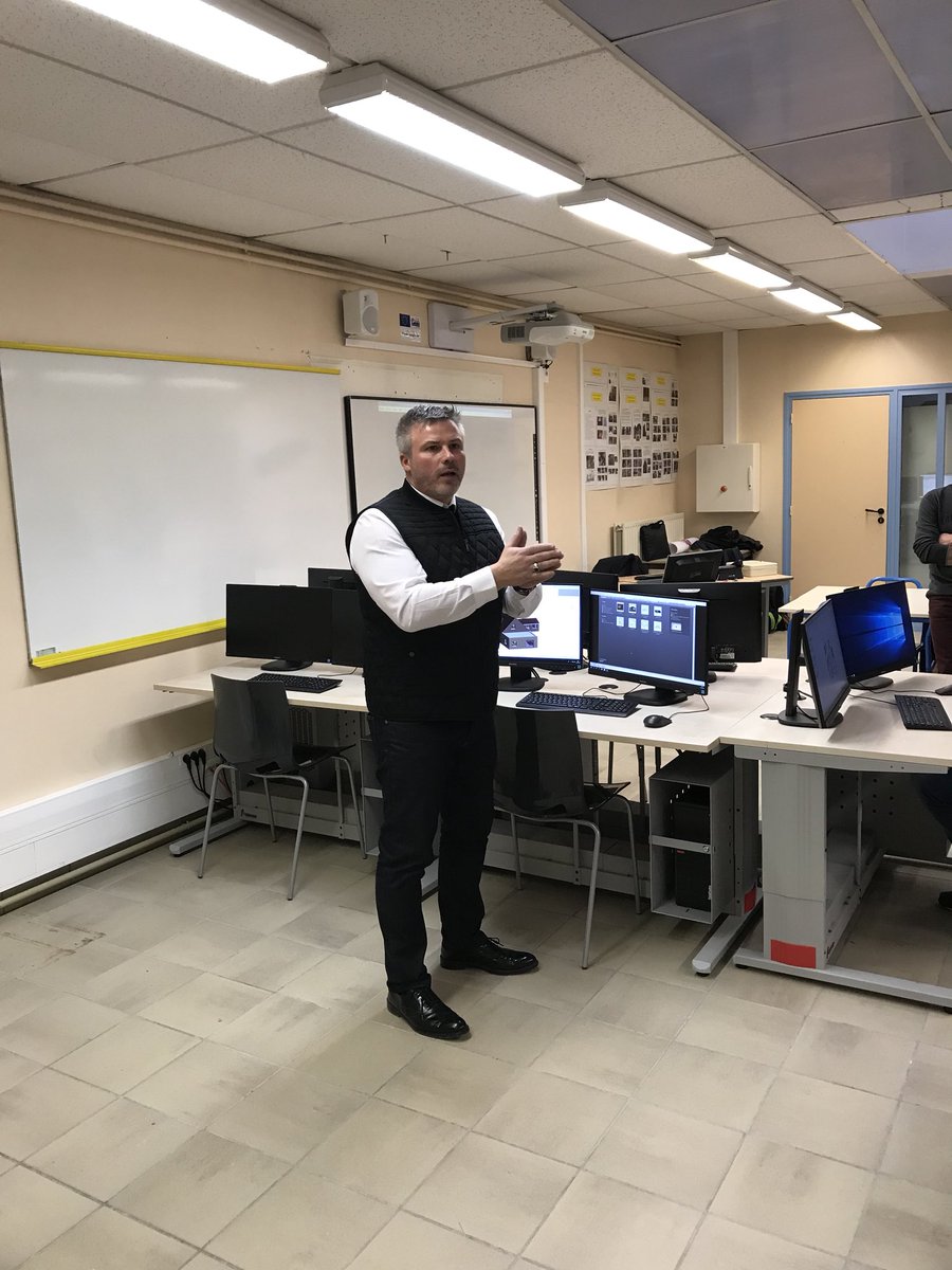 La CAPEB Hauts-de-France était présente hier soir à l’inauguration des salles BIM du lycée Jacques le Caron d’Arras.. il s’agit d’un véritable enjeu pour nos entreprises
Artisanales..