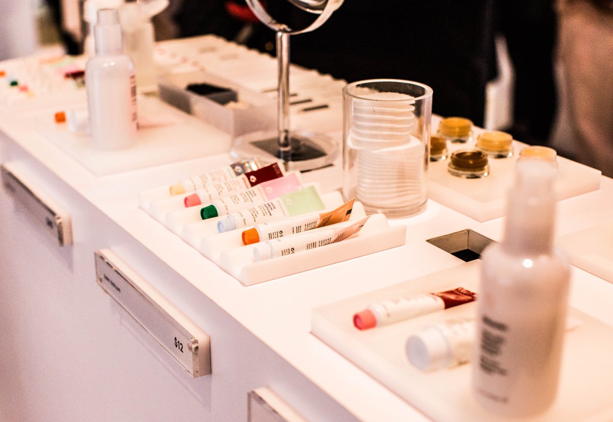 It’s amazing that #Glossier is getting that coin - $52 million to be exact - but there are some things that need sorting on the customer service front: bit.ly/2ohMUB9