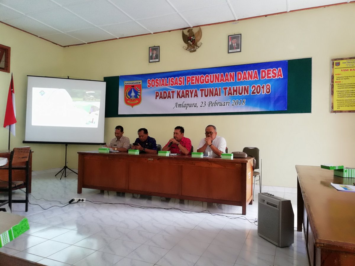 KSumadiarta's tweet photo. Sosialisasi penggunaan dana desa dalam mengawal padat karya tunai tahun 2018 #padatkaryatunai #Manfaatdanadesa2018 #TPPIBali #kabkarangasem @jokowi @EkoSandjojo @anwsanusi @fachrilabalado @taufikmadjid71 @BaliP3md https://t.co/vKisn9Z0XM