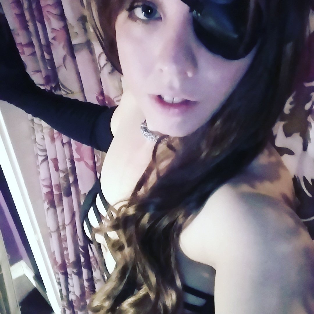 LadyxBlake's tweet photo. Halooooooooo. How is twitter tonight? #Findom #financialeducation #spoilme #fuckoff #finsub #womaninbiz #strongwomen #domme https://t.co/TMf6vyWP7U. ... '-' https://t.co/9ByR11sIuM