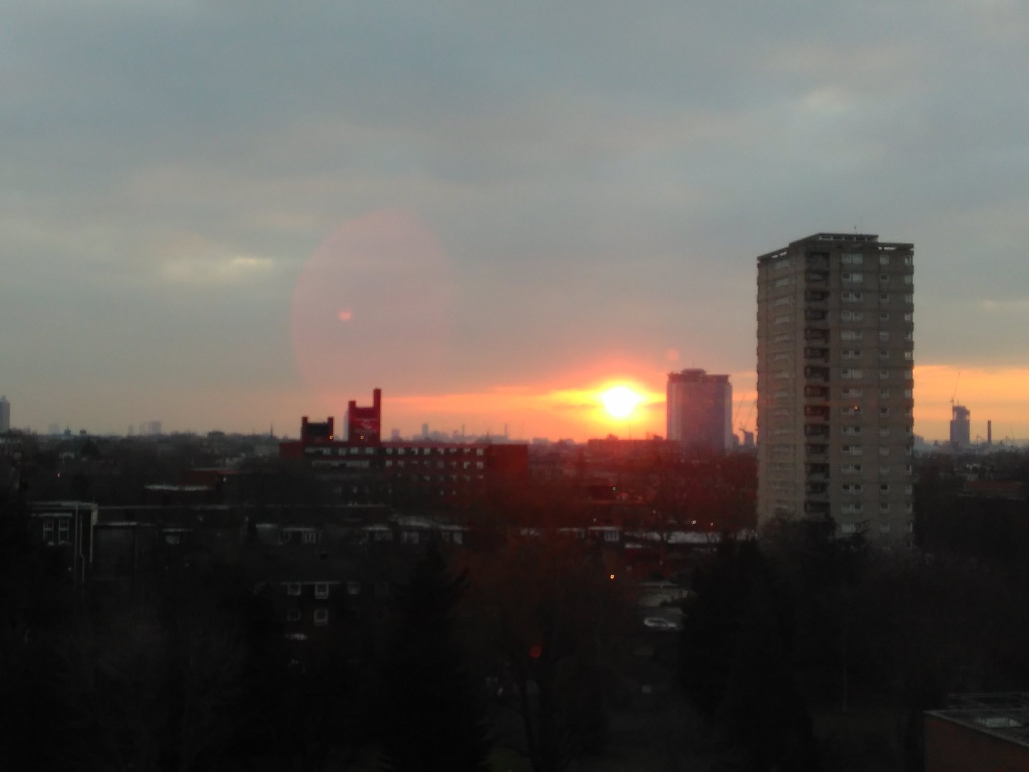 Beautiful sunrise over London. Ready for a busy day at #SQLBits https://t.co/hon31VErSk