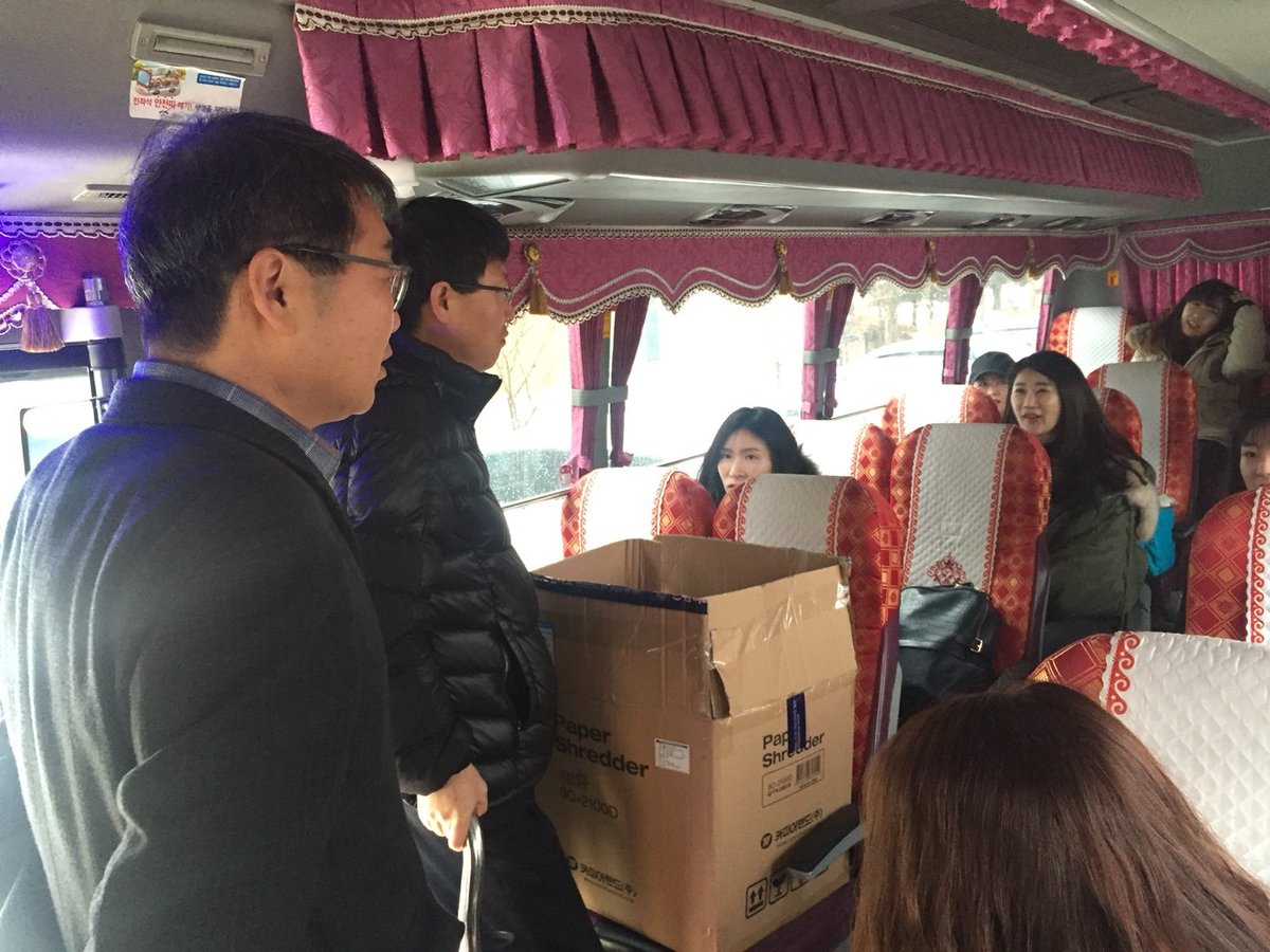 usemin2's tweet image. 2018. 2. 23.~24  성남시 건강가정지원센터 소속 종사자분들이 역량강화 워크숍 및 직원교육을 받으러 떠나셨습니다. 성남시 건강가정지원센터는 자녀와함께하는 토요돌봄, 가족상담 등 일과가정 양립 등을 통한 건강한 성남가족만들기에 노력하고 있습니다:) 
#성남시 
#복지국 가족여성과