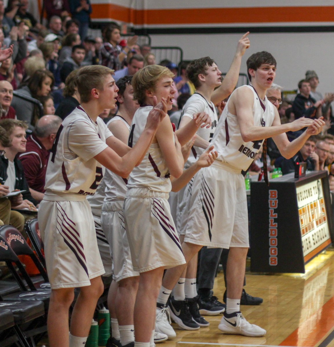 TheNews_Sports's tweet photo. Iowa Mennonite erases double-digit deficit to beat New London. #iahsbkb https://t.co/Rq9J29DCuH https://t.co/8VRrIqNySS