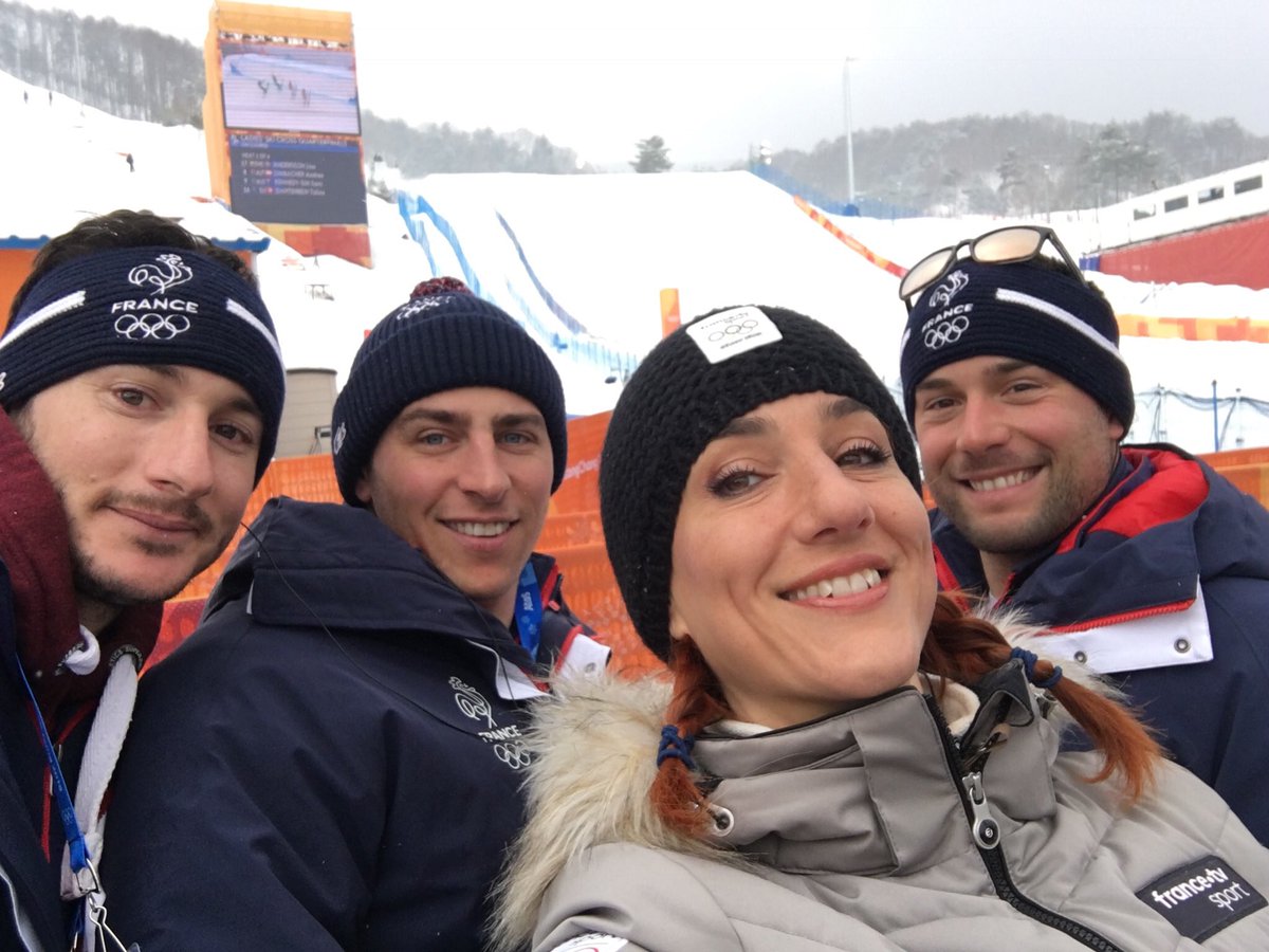 En bonne compagnie pour accueillir les filles du #skicross  <a href="/BaronAlizee/">Baron Alizée</a> <a href="/MarielleBerger/">Marielle Berger</a> avec <a href="/BovolentaArnaud/">Arnaud Bovolenta</a> Jean-Frederic Chapuis François Place #PyeongChang2018 #JO2018 <a href="/francetvsport/">francetvsport</a> 🇫🇷🇫🇷