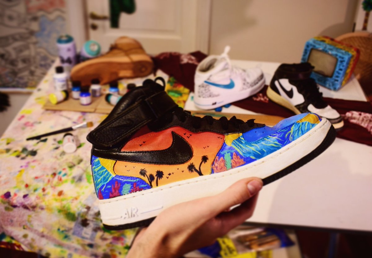 VanCalven's tweet photo. @AngelusDirect 
Here ya go again 😉

#nike #Angeluspaint #design #paint https://t.co/MrZF6Be2bR