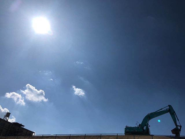 #今日もいい天気 〜
#さっきの空 #太陽 #sun #サッキソラ #サッキノソラ #青空 #あおぞら #bluesky #空 #そら #sky #パワーショベル #ショベルカー #重機 #hydraulicexcavator #excavator ift.tt/2olTp6d