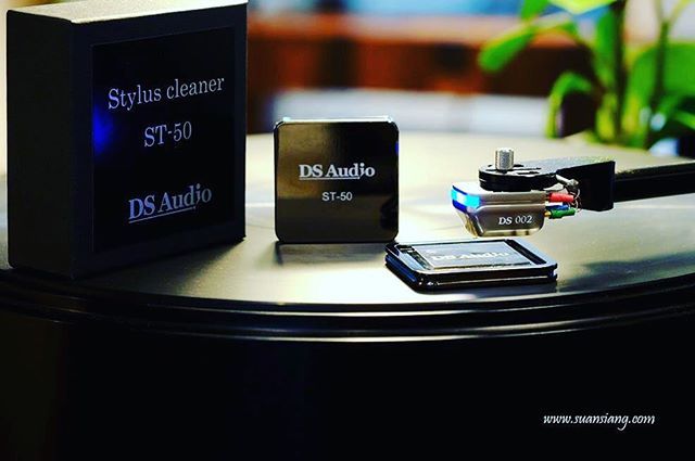 DS_Audio's tweet photo. DS002 optical cartridge with ST-50 stylus cleaner.
#dsaudio #ds002 #st-50 #opticalcartridge #styluscleaner #analog #vinyl #record #Thailandgreatdealer #thankyouverymuch #光カートリッジ #スタイラスクリーナー https://t.co/2wgnFOzu8W https://t.co/V69RK1zloX
