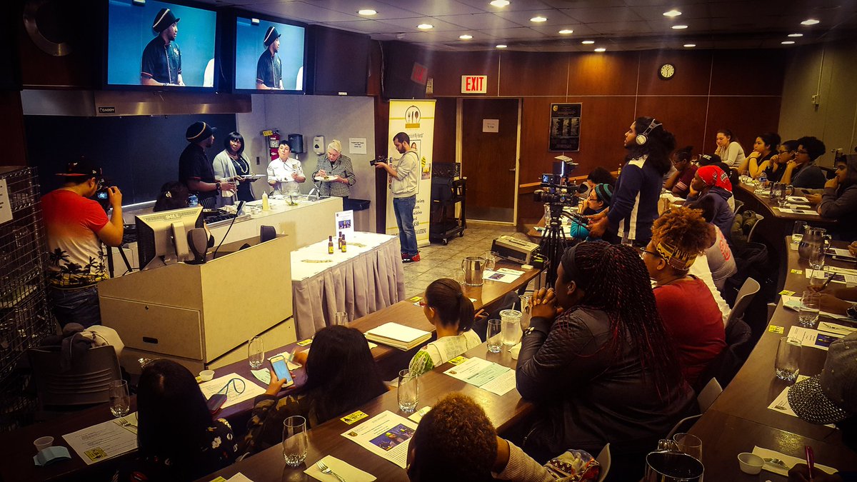 ENTVideoClub's tweet photo. Recorded video for the NYCCT Hospitality department of a chef demo #NYCCT #NewYorkCityTech #HospitalityDepartment #ChefDemo #ChefTroy #IslandFeel #GoodEats #MangoSalsa  #ENTVideoClub #EntertainmentTechnology #LabDay #VideoProduction #Videography #LightsCameraAction #OntheMove https://t.co/KwlhSH4AZU