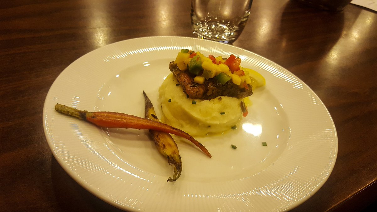ENTVideoClub's tweet photo. Recorded video for the NYCCT Hospitality department of a chef demo #NYCCT #NewYorkCityTech #HospitalityDepartment #ChefDemo #ChefTroy #IslandFeel #GoodEats #MangoSalsa  #ENTVideoClub #EntertainmentTechnology #LabDay #VideoProduction #Videography #LightsCameraAction #OntheMove https://t.co/KwlhSH4AZU