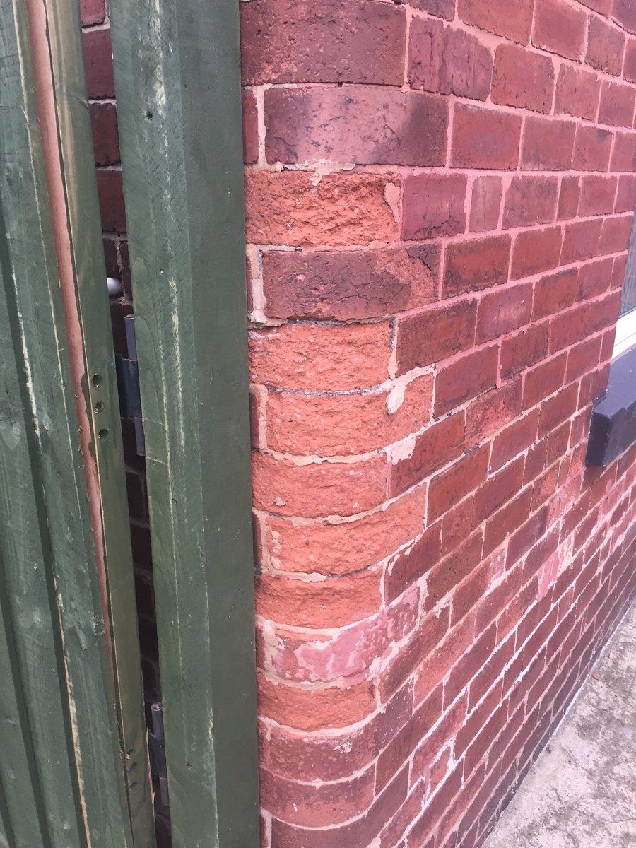 Cannoncontracts's tweet photo. Brickwork effected by the weather causing penetrating damp

#wetherbyhour #business #survey #house #estateagent #firsttimebuyers https://t.co/slUvLfsBSa