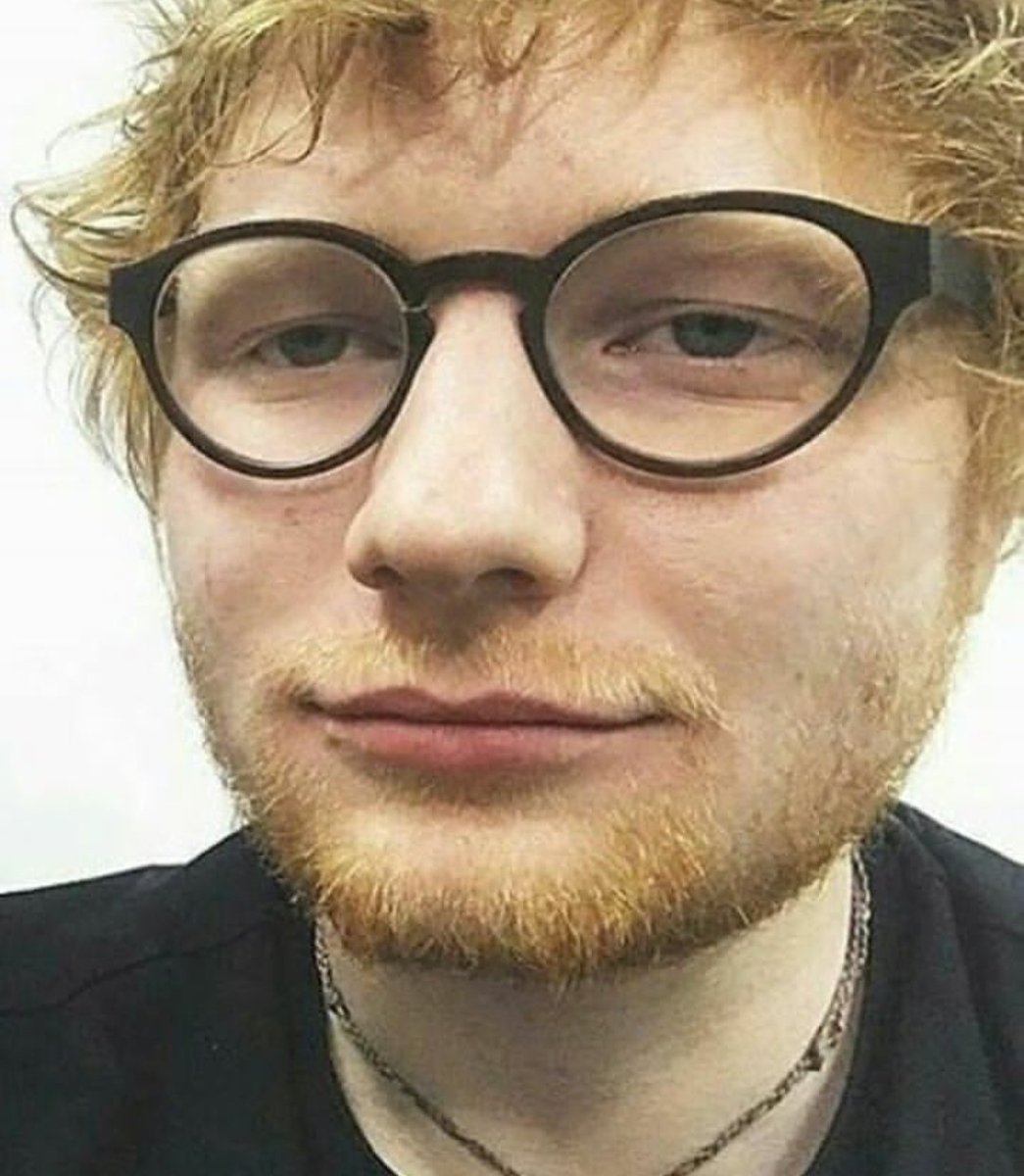 EdSheeranPics's tweet photo. The many faces of Ed https://t.co/0m5KhxNqBh