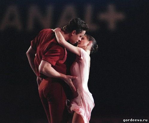 karakakes67's tweet photo. @ScottMoir + @tessavirtue = Olympic Legends - You 2 made history! 2 of the best ever! 🇨🇦♥️❄️#PeyongChang2018 #icedancing Remind me of former greats! #torvillanddean &amp; pairs #grinkovandgordeeva https://t.co/N678S2kSEI