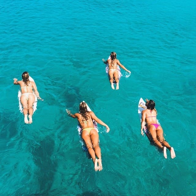 ProactivAus's tweet photo. Before summers up, try surf lessons! If you have been thinking about it, book in some surfing lessons this weekend and tick of an item on your bucket list. Surfing is great for your core, balance and for working those arms! https://t.co/zoYlBmg3S7