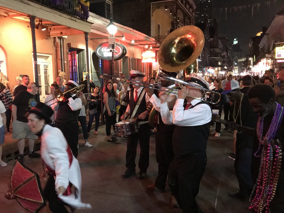 bhartz7's tweet photo. The best ever! #webpt #csm2018 #aptacsm #hartzpt #employeeengagement @heidijannenga leading by example! https://t.co/Eg52wJS3WD