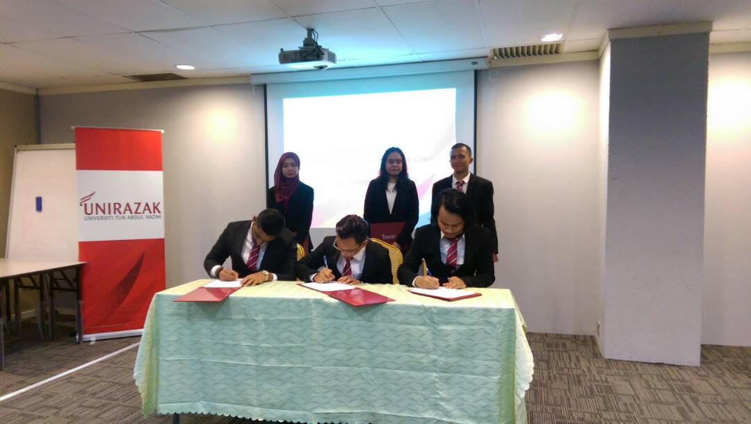 ursatarsog's tweet photo. Today has been the Oath Taking Ceremony for new SRC members for 2017/2018. Congratulations to the new lineup of SRC 2017/2018. #myunirazak #razakians #SRC2017/2018 #TARSOG #BRSBE #URSA https://t.co/4iVmN4NrA4