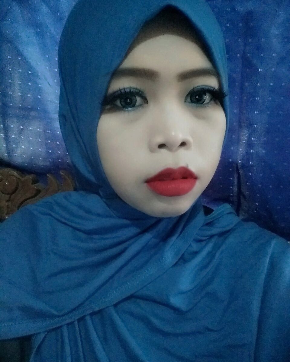 phit_ipit14's tweet photo. #DashingBlueMakeUp #OPPOxMAC #OPPOF5Blue https://t.co/g39R9K99qv