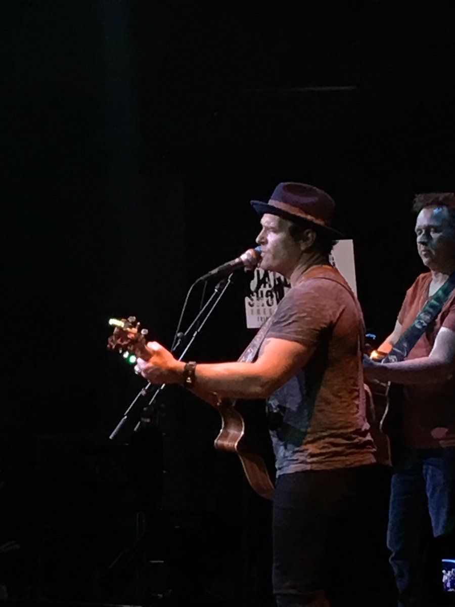 Thanks for letting me hang @jrodfromoz @vaporsaratoga tonight! Amazing show as always! #Backstagehangs #DrinkToThatAllNight #JerrodNiemann #radiolife #Froggy1003