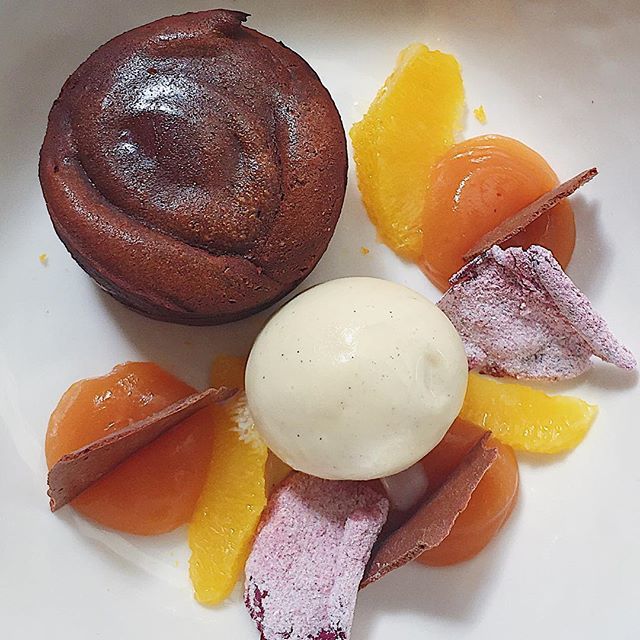 nancyslloyd's tweet photo. Even after all that food we couldn't resist dessert 🐷 https://t.co/Pscwq4UomV https://t.co/npwwAPKj7O