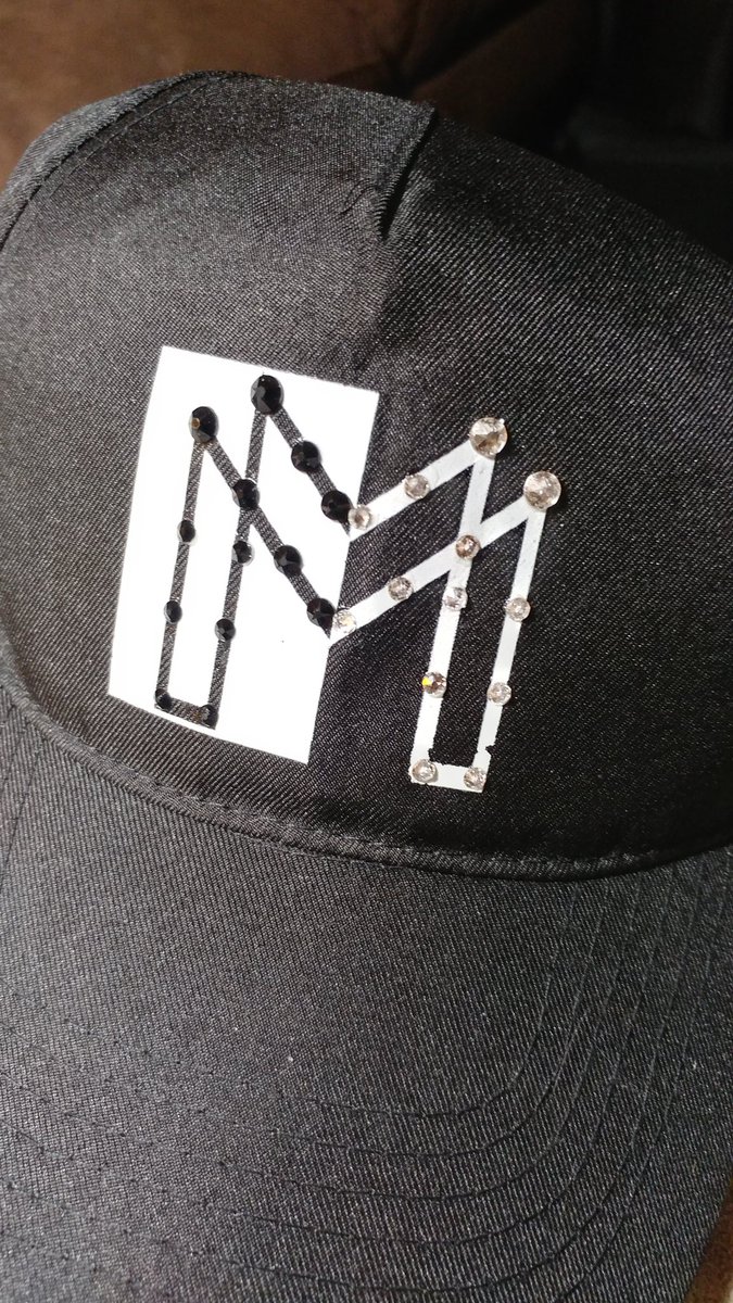 katteachart's tweet photo. When you get bored and decide to Bling up your @mercymodeband hat ...@ChaseRColeman @MicahJoeParker #RockOn #VerySparkly https://t.co/GBdtOh24R1