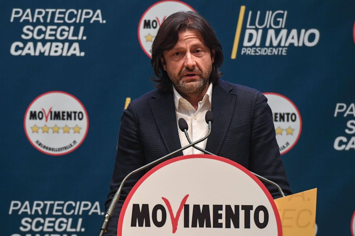 RaiNews's tweet photo. Il capolista di M5S a #Potenza Salvatore #Caiata indagato a Siena per riciclaggio → https://t.co/20CI88FtbJ https://t.co/L9wHTRXXzM