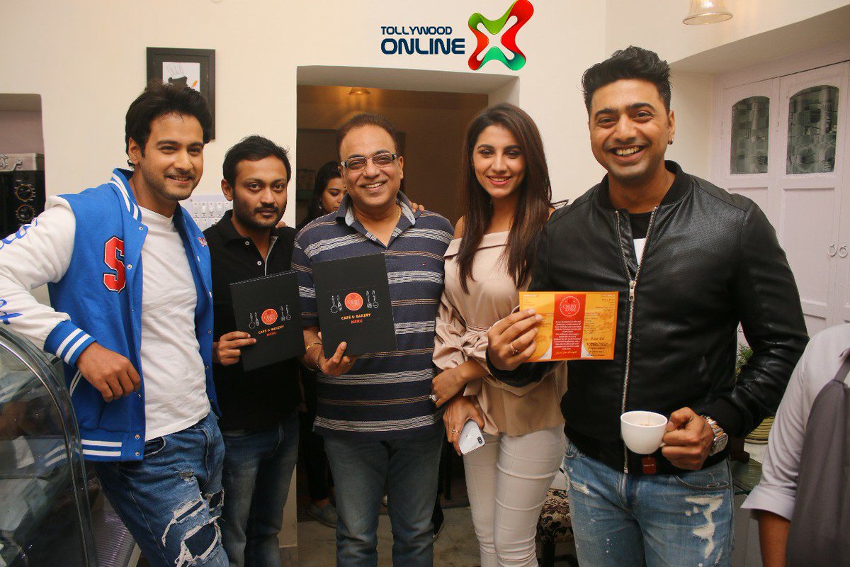 Ridhi9186's tweet photo. Superstars spotted at the inauguration of #CrustandCore cafe an initiative by #IswarSankalpa RT https://t.co/C1UlPqFbRb