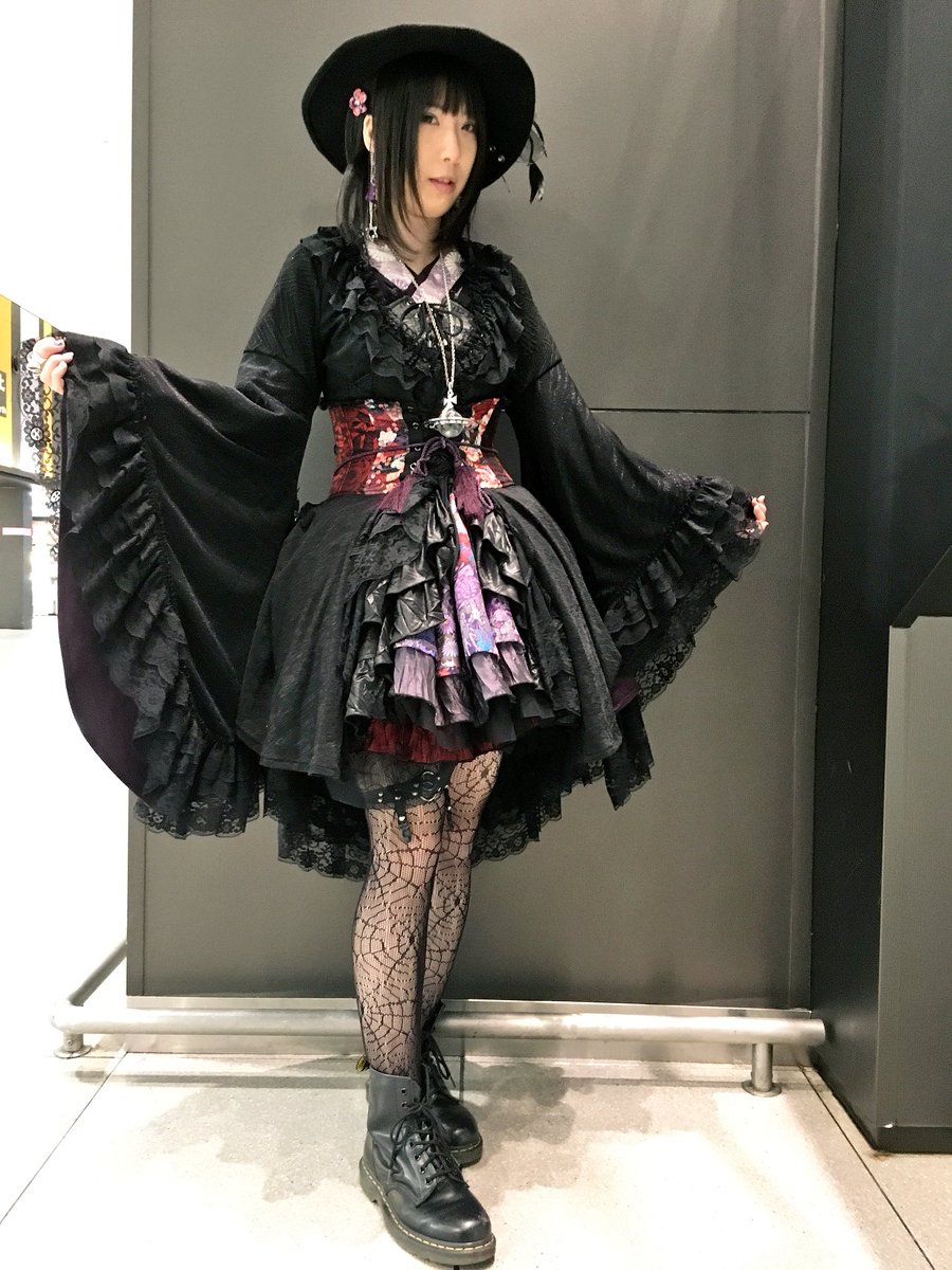 亜希 コーデ垢 Twitter પર 2月13日の北海道帰国コーデ 空港で和柄和柄してたら目立つから黒で誤魔化してみる 空港で職質経験有 ワンピース キューティ ベビードール キューティ スカート キューティ カーデ キューティ コルセット キューティ リボン キューティ