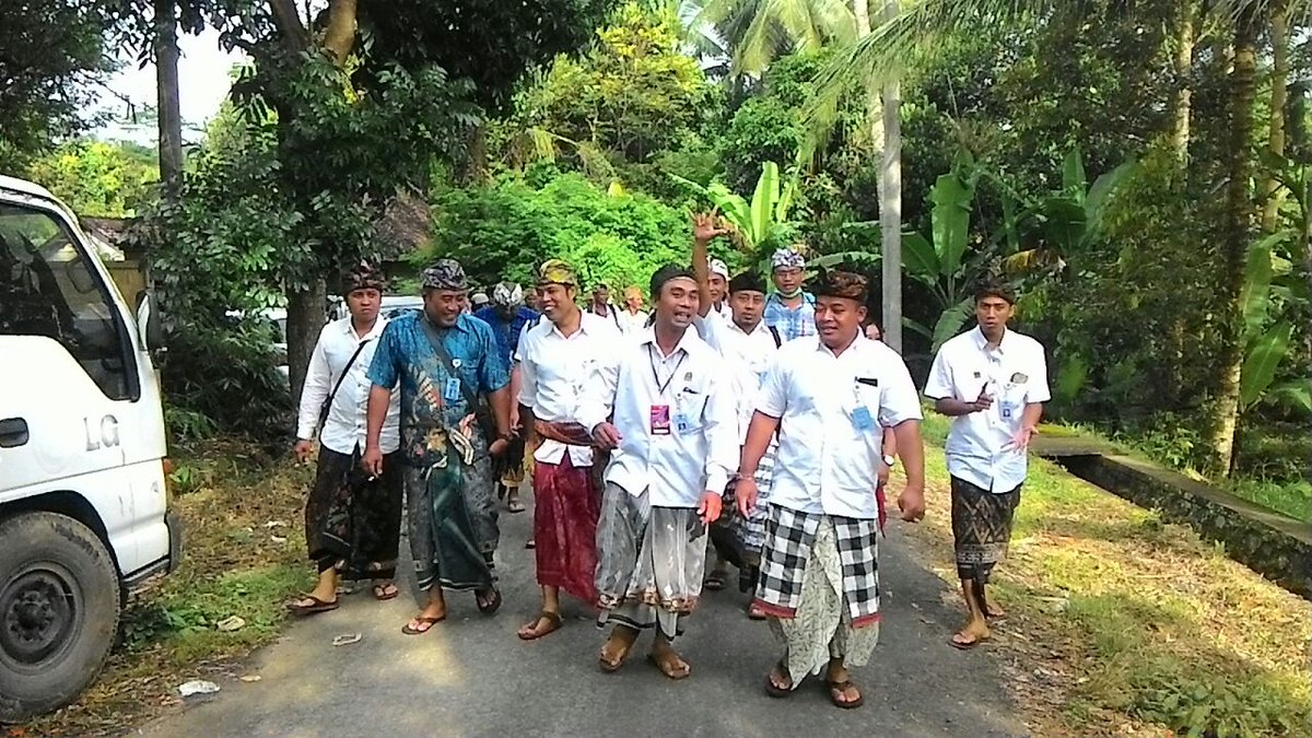oka_goes's tweet photo. Louncing Kegiatan Padat Karya Tunai di desa Kukuh Marga. #PadatKaryaTunai #ManfaatDanaDesa #TPPIBali #KabTabanan @jokowi @EkoSandjojo @anwsanusi @tppindonesia @taufikmadjid71 @fachrilabalado @BaliP3md @KemenkeuRI https://t.co/bi0c0SosV1