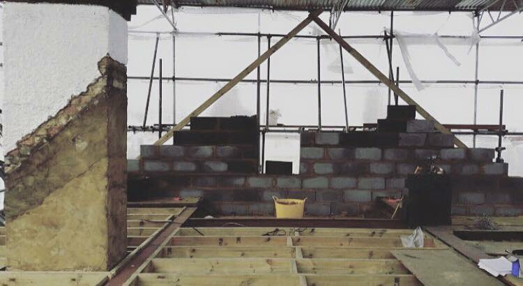 A few pictures from a large loft conversion project earlier in the year. Within first two weeks, roof was off, new steels are in place and and gable wall is starting to take place. This is what Leoni and the team @Studio_Uskuri can bring to your building projects.