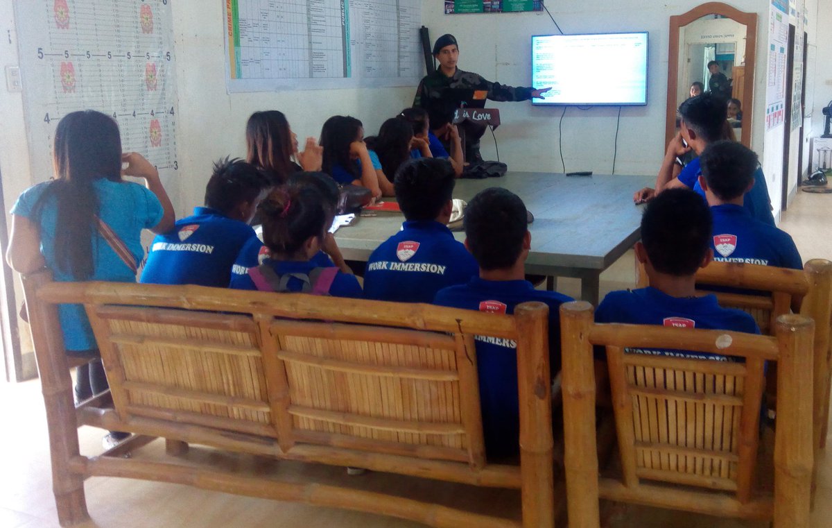 PNP1stKPmfc's tweet photo. KPMFC personnel lectured on anti-insurgency and anti-illegal drugs to the Grade 12 students of International School of Asia and the Pacific undergoing Immersion Program.
#PNPPatrolPlan2030
#AntiInsurgencyCampiagn #AntiIllegalDrugsCampaign
#EnhancedCommunityAwareness https://t.co/IwyUrWS3ad