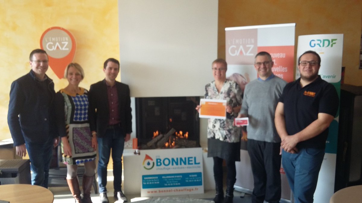 FlamantFanny's tweet photo. Félicitations aux Ets Bonnel vainqueur du challenge @lemotiongaz 2017 #cheminéesgaz #gaznaturel @christinedecle1 @patr https://t.co/0tpzvJ3x5Y