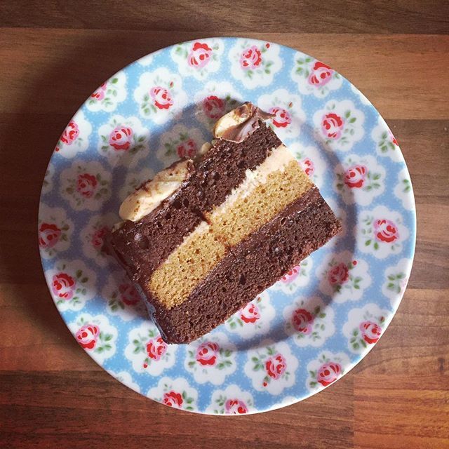 jd_illustration's tweet photo. No bad day ever began with a free slab of cake! And a very interesting talk from @franklylindsey of @franklygw on the theme of curiosity. Lots of things to think about. Really enjoyed it! .
#cmsheffield #cmcuriosity #creativemornings #sheffieldcreative #β¦ https://t.co/n20q25Myx7 https://t.co/mtpRlePOfr