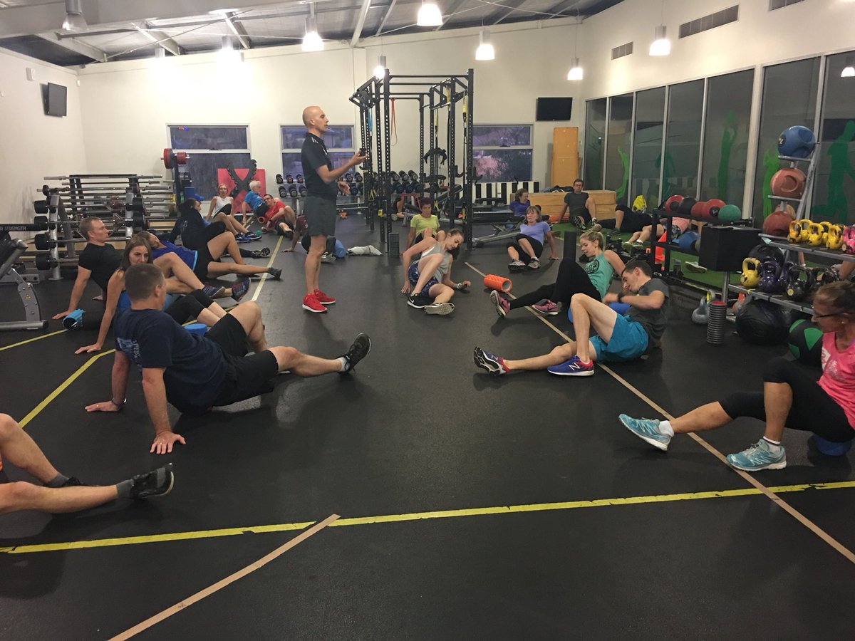 stuart_canavan's tweet image. I see many people who experience persistent knee region #pain. It’s important for clinicians to think of pain as a ‘region’ not a specific structure so that #neuroscience concepts such as convergence, primary and secondary hyperalgesia are considered and managed according.