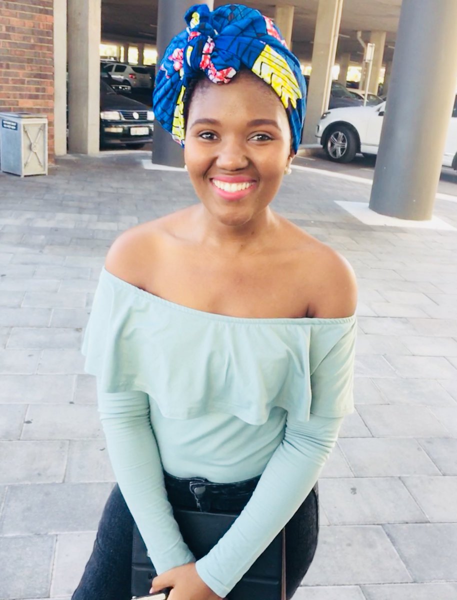 TheeHoneyComb's tweet image. Because: #Africanthreading underneath
So: Doek on 👑
#hairprep #honeycomb #follow_the_bees 🐝🐝🐝🐝🐝🐝🐝