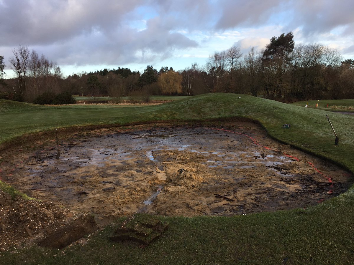 danharding7's tweet image. Turf walls built @EcoBunkerLtd huge improvement @andywikki @OldThornsHotel #AlwaysImproving #Bunker #Greenkeeping