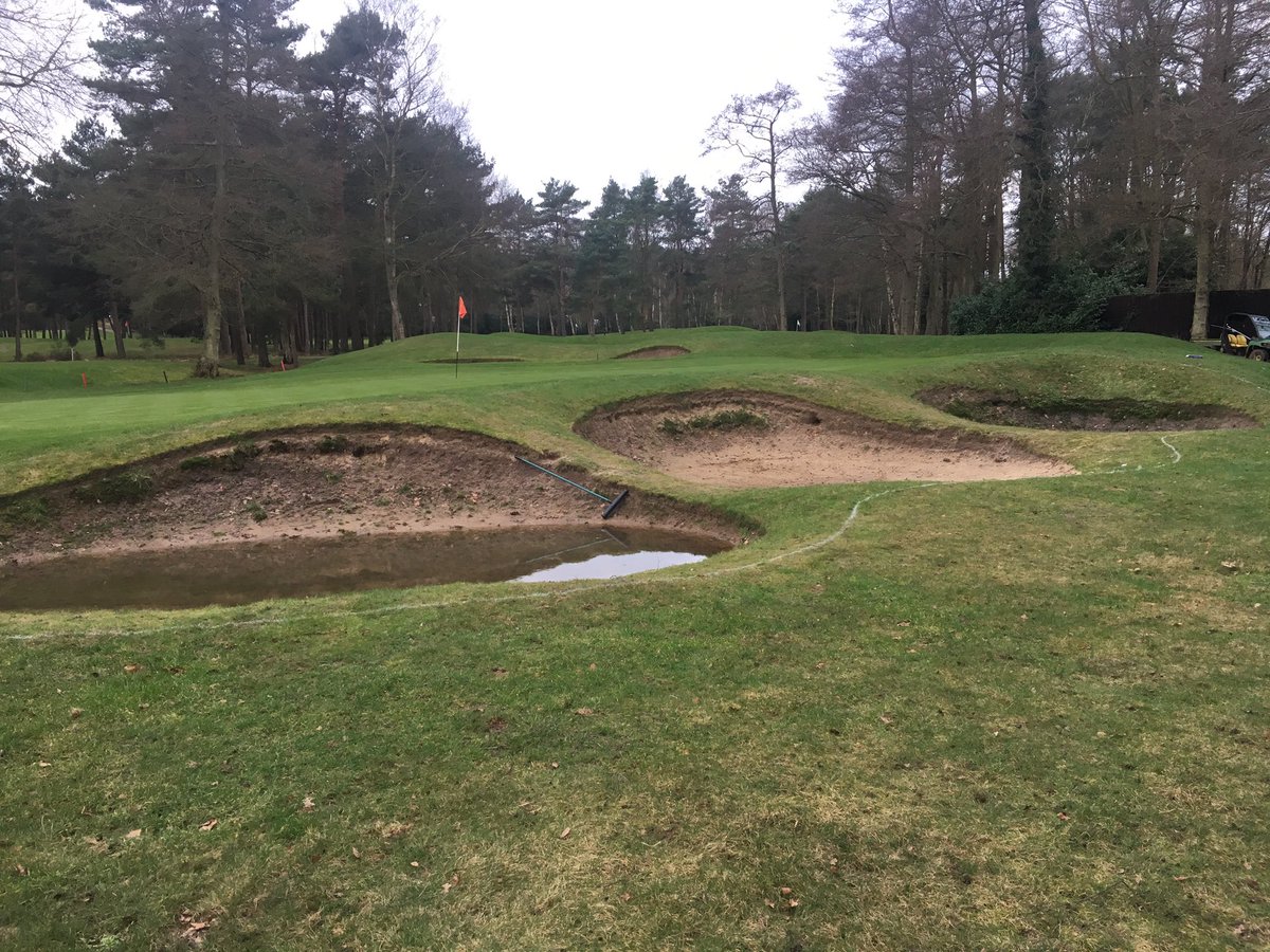 danharding7's tweet image. Turf walls built @EcoBunkerLtd huge improvement @andywikki @OldThornsHotel #AlwaysImproving #Bunker #Greenkeeping