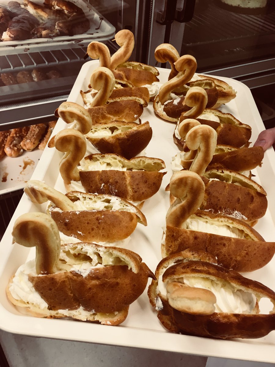 TUDublinBakery's tweet photo. Happy Friday Everyone! 😍 Today we have a Strawberry Cheesecake €3, Lemon Cheesecake €2, Swan Pastries and Eclairs 3 for 50c. Hurry and get some now before they are all sold out 👍 #ditfood #ditbakery #goingfast #eclairs #cheesecake https://t.co/ihPBvzN1xq