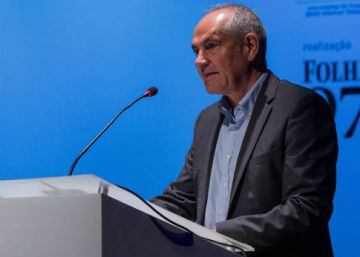 almaclip's tweet photo. #Recomendado ✔️ Antonio Ca��o, director del diario @el_pais (#España) inauguró la jornada de periodismo organizada por @folha en #Brasil con la lupa puesta en las #FakeNews. Cobertura de @Enciclomedios 👓 https://t.co/HwWkSzptVe https://t.co/90gOLiQ7RE