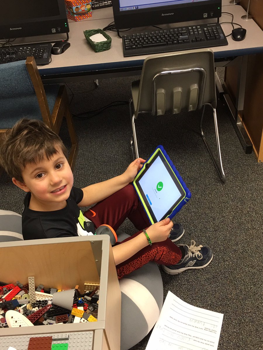 fkompar's tweet image. #ReadyAccess #dlday is every day anywhere..anytime...&amp;amp; in all ways. 1st graders create #flipgrid videos of Caldecott choices. #wiltonwayct