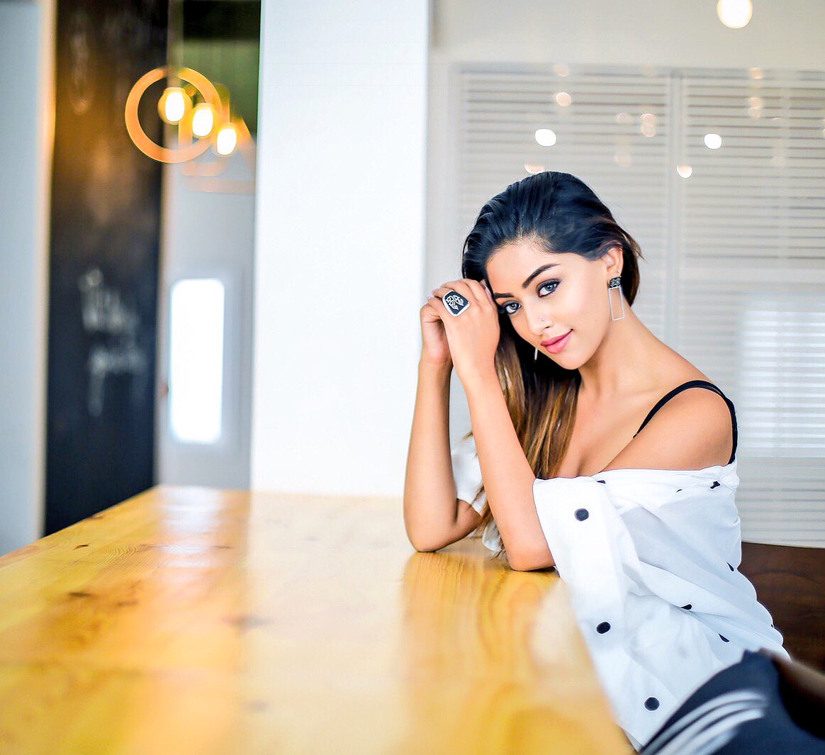 cinedaddy's tweet photo. Thupparivaalan fame heroine #AnuEmmanuel https://t.co/Jof6814nsI