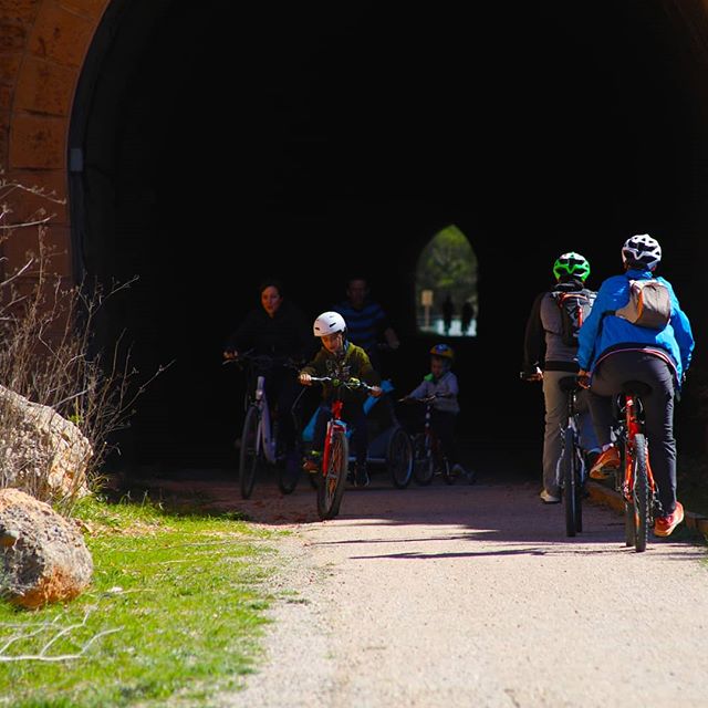 RT <a href="/terresebretur/">Terres de l'Ebre</a>: 🚲 Un itinerari fàcil que travessa túnels, creua viaductes i s’envolta de la natura del Parc Natural dels Ports. Una idea sobre rodes i en família 🚲Perfecte per al cap de setmana! #ViaVerda

© <a href="/abeuradors/">Casa dels Abeuradors</a>
baixebre.cat/sites/default/…