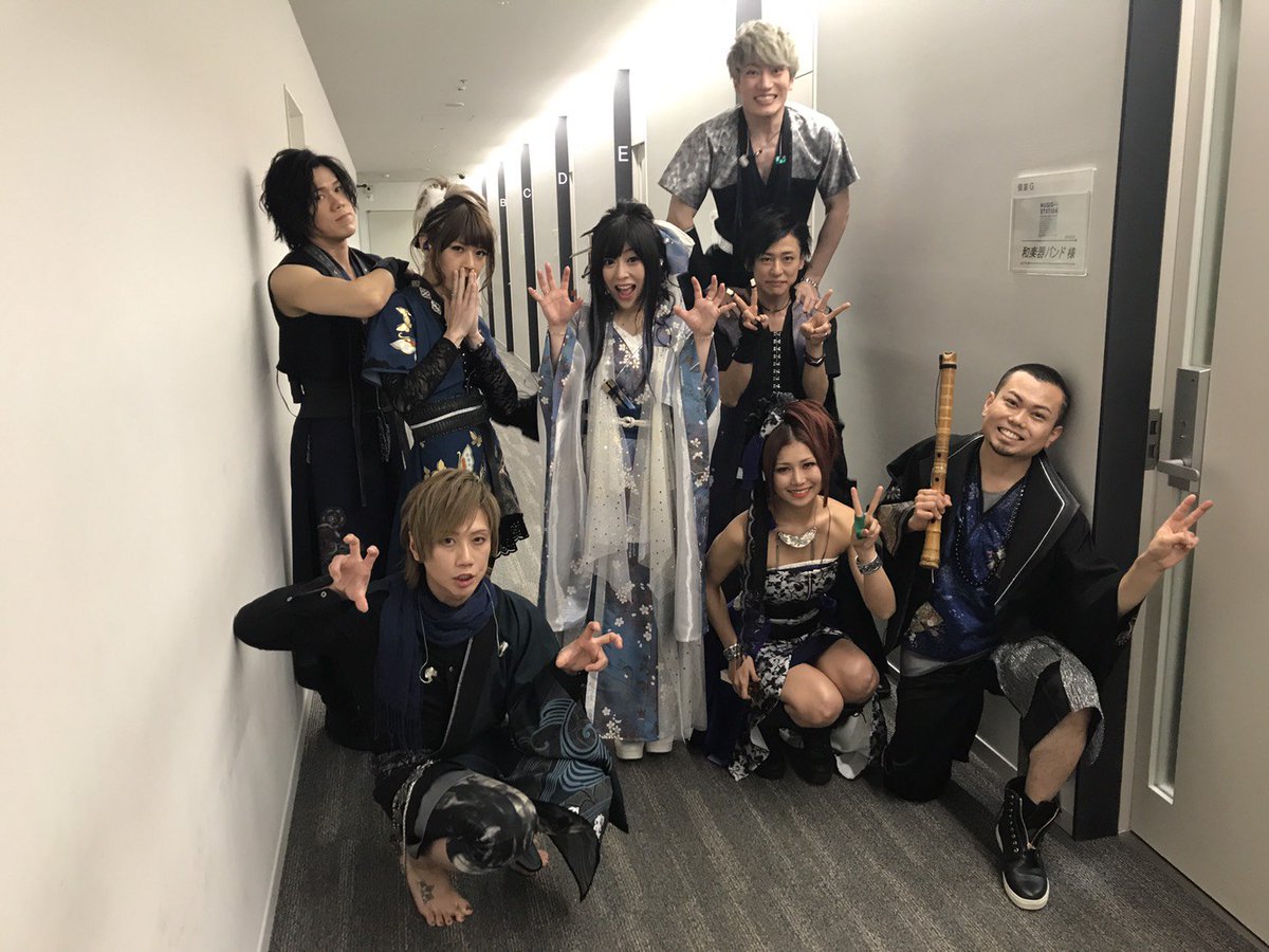 Music Station Twitter वर Mステsnsプレゼント企画 和楽器バンド の皆さん 問題 １曲目の歌い出しのひらがな４文字は 実際に今夜の２時間spでのパフォーマンスを観てこの投稿に答えてみてね 正解者１名様に直筆サインをプレゼント Mステ M