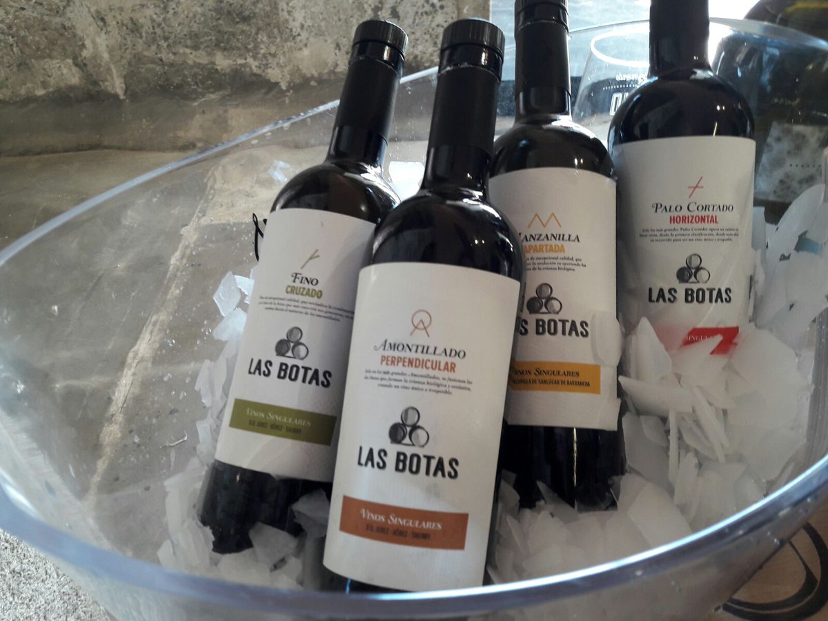 balandrovinos's tweet photo. Trabajo, trabajo y trabajo... pero así da gusto. #SimplesmenteVinho2018 #Porto #LasBotas #balandreando #Vinho #Portugal #vino #wine #winelovers https://t.co/fYWvYareLp